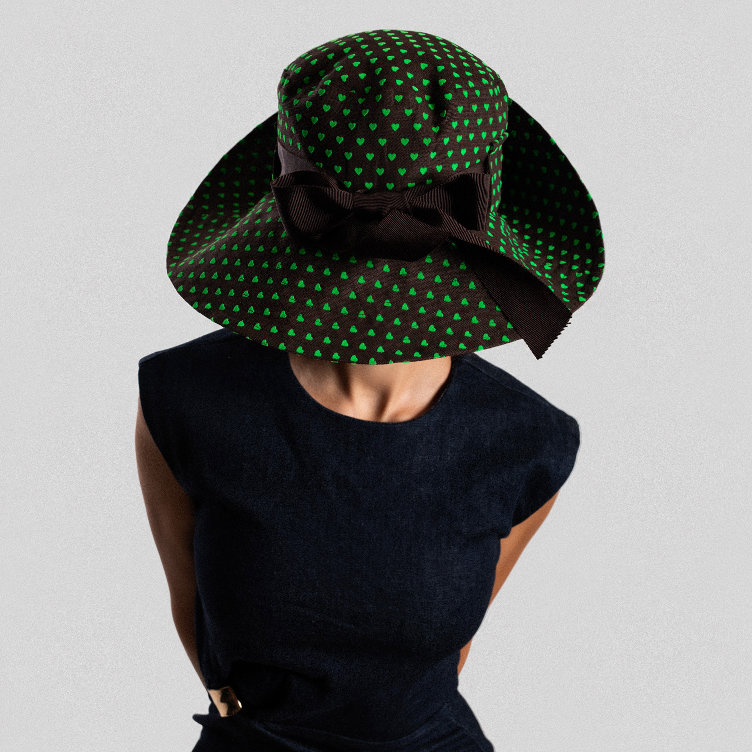 FLIRTING BROWNIE - Linen Hat With Hearts